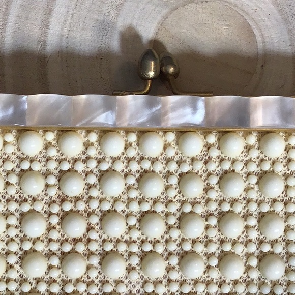 Vintage Hong Kong 1960s cream colored beaded purse in excellent condition - Picture 2 of 14
